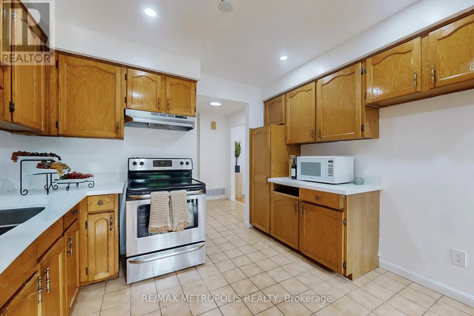 6 ROCKWOOD DRIVE