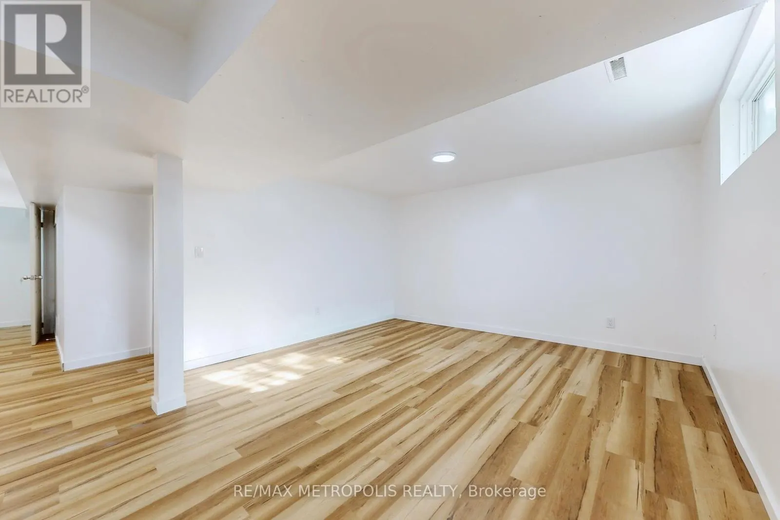 6 ROCKWOOD DRIVE