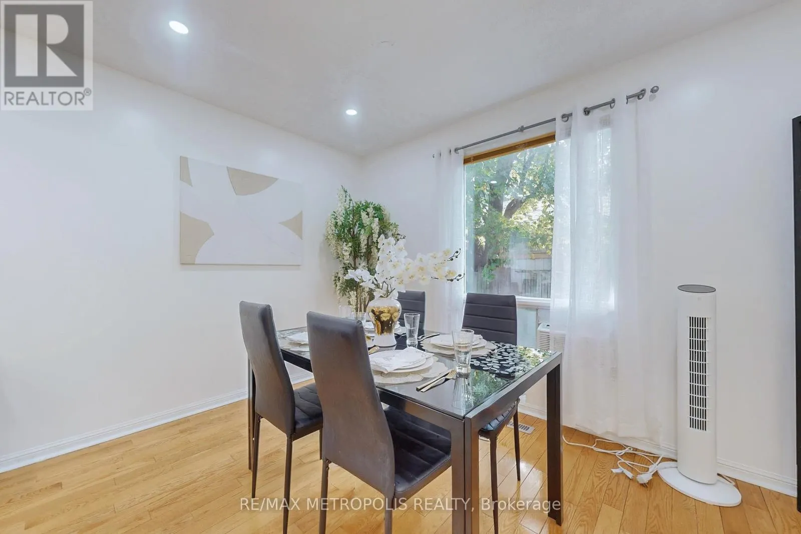 6 ROCKWOOD DRIVE