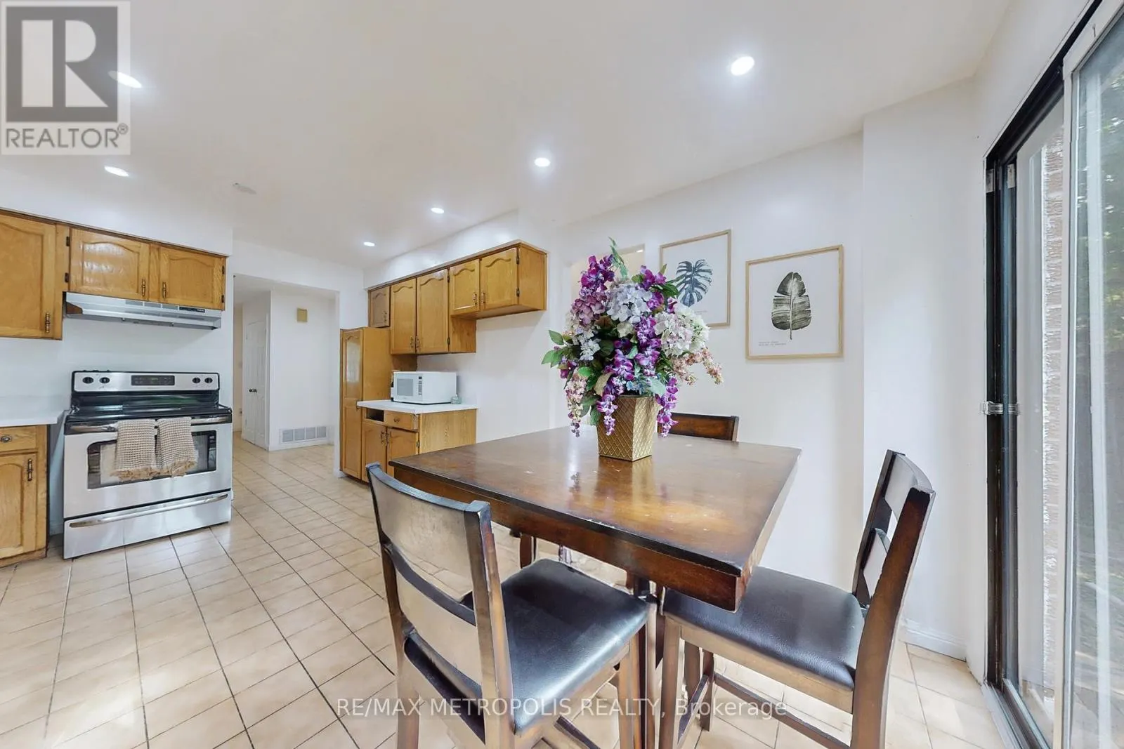 6 ROCKWOOD DRIVE