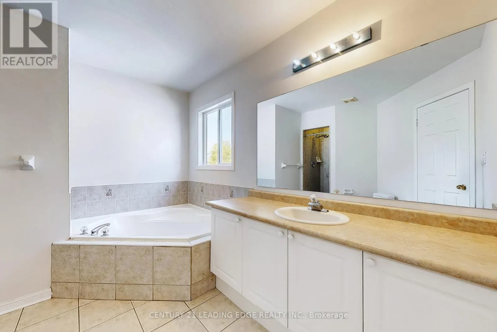 17 PITFIELD AVENUE