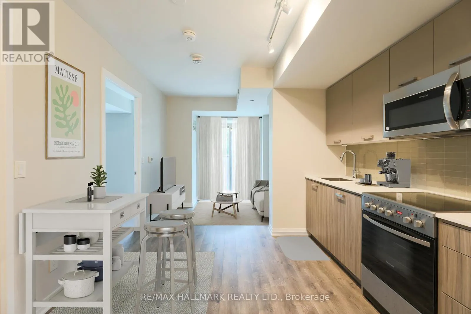 220 - 1630 QUEEN STREET E