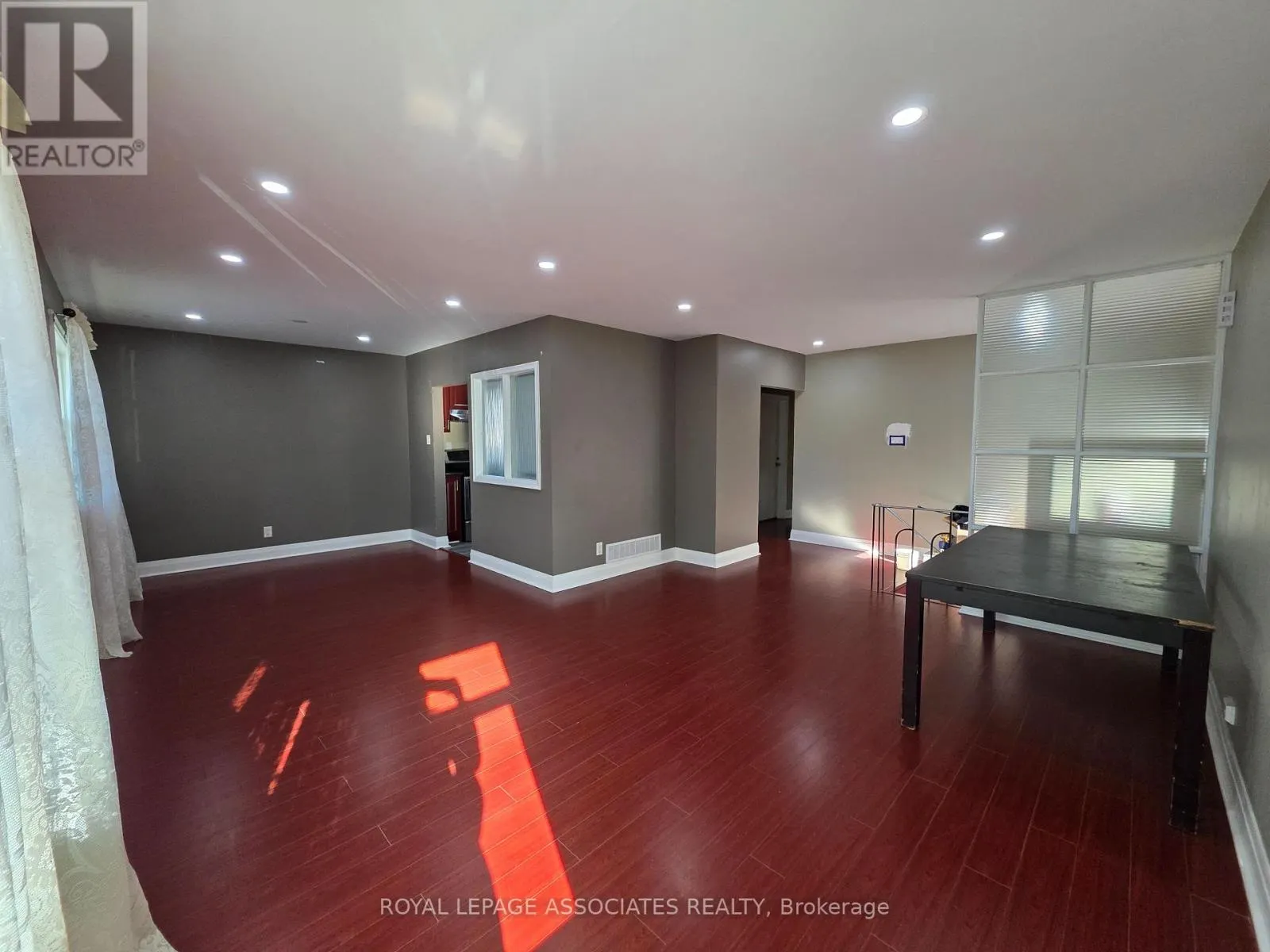 33 KILBRIDE ROAD