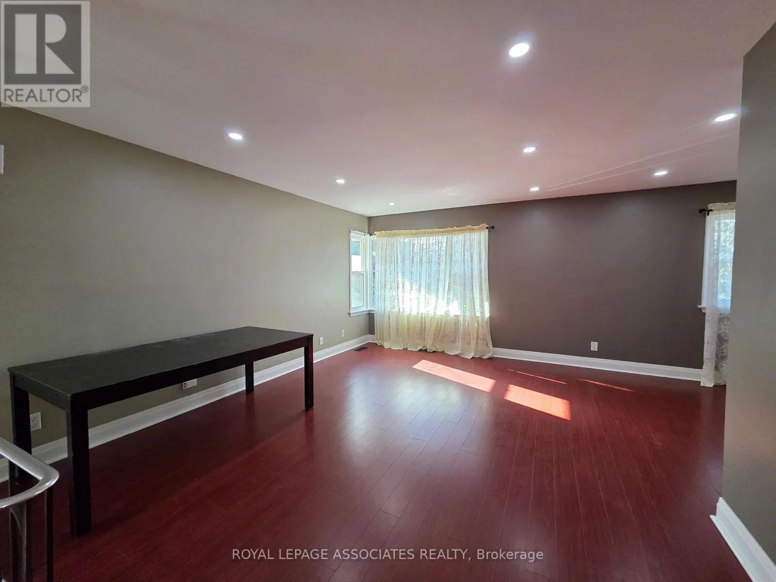 33 KILBRIDE ROAD