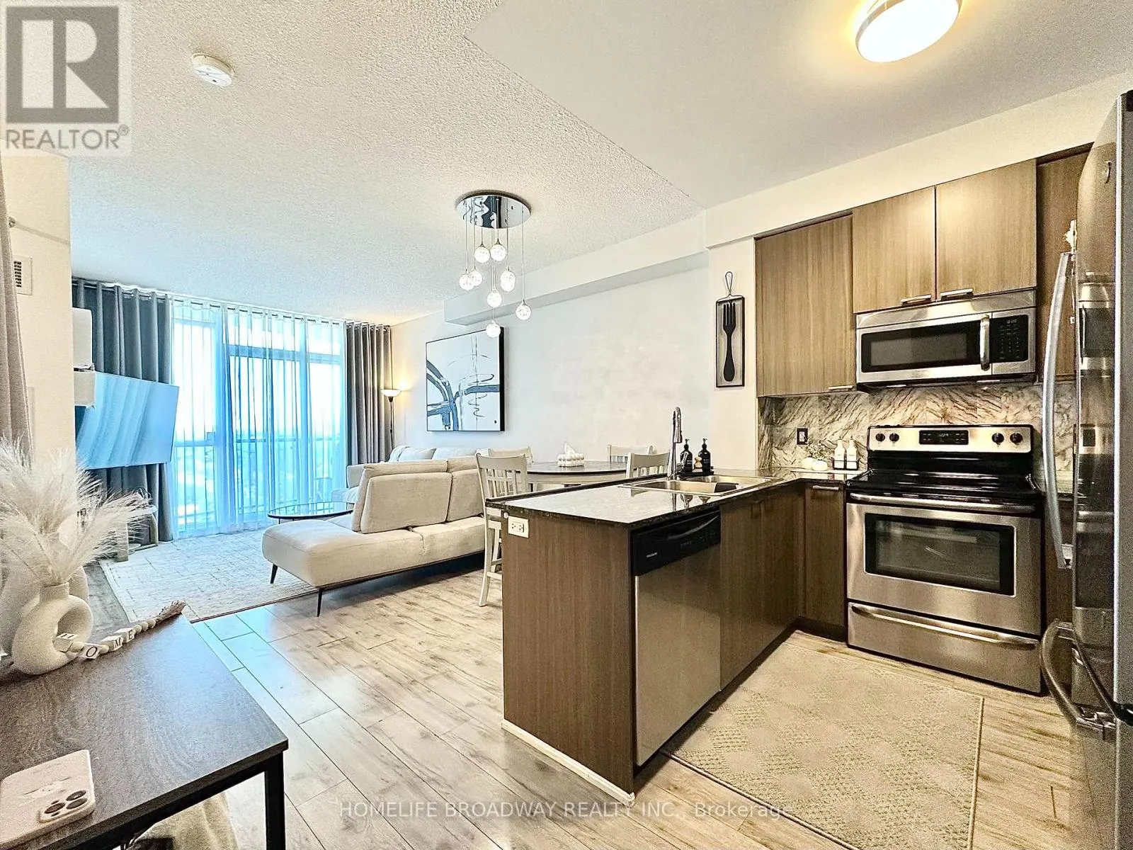 1604 - 1328 BIRCHMOUNT ROAD