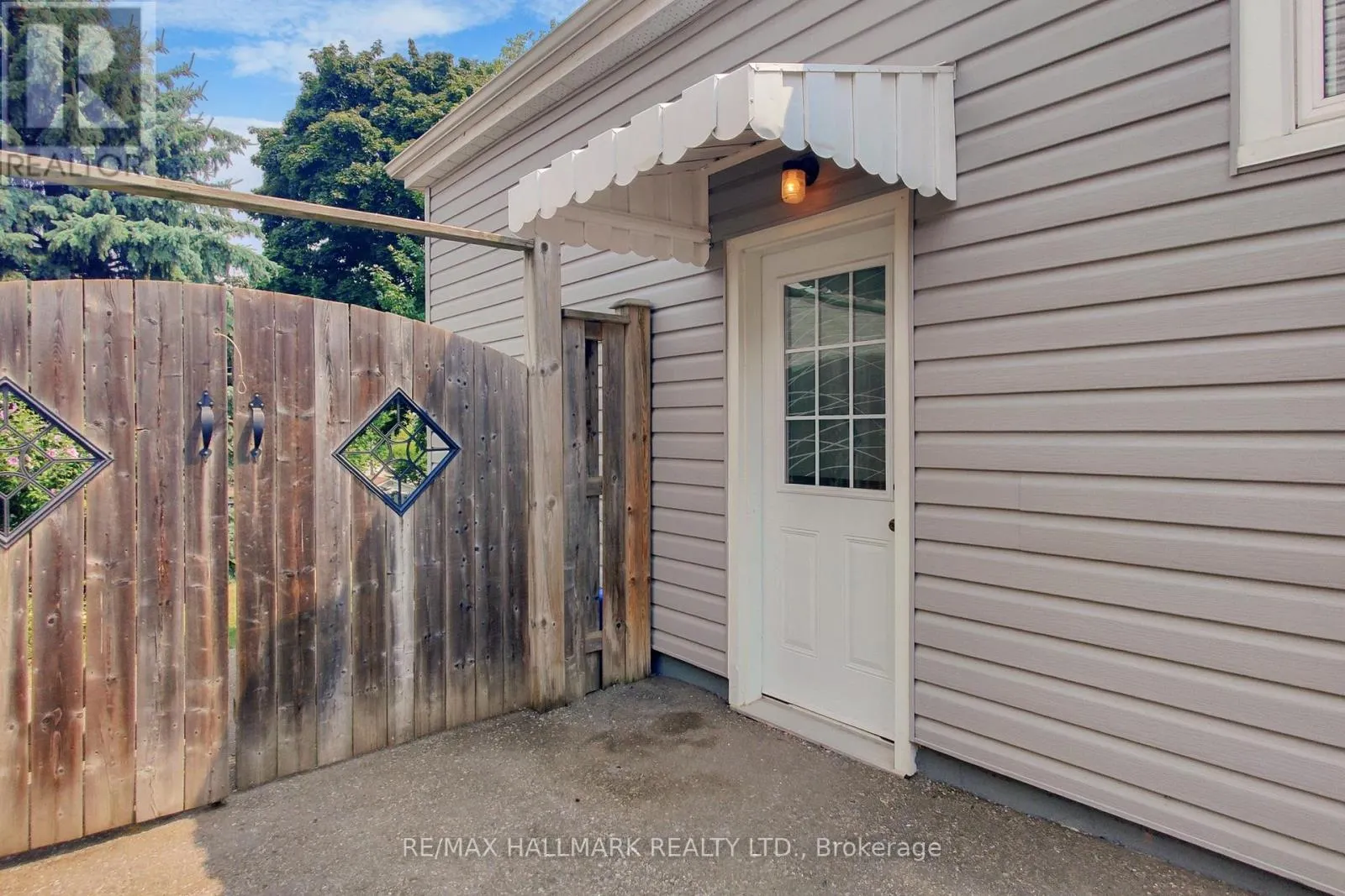 611 ATHOL STREET