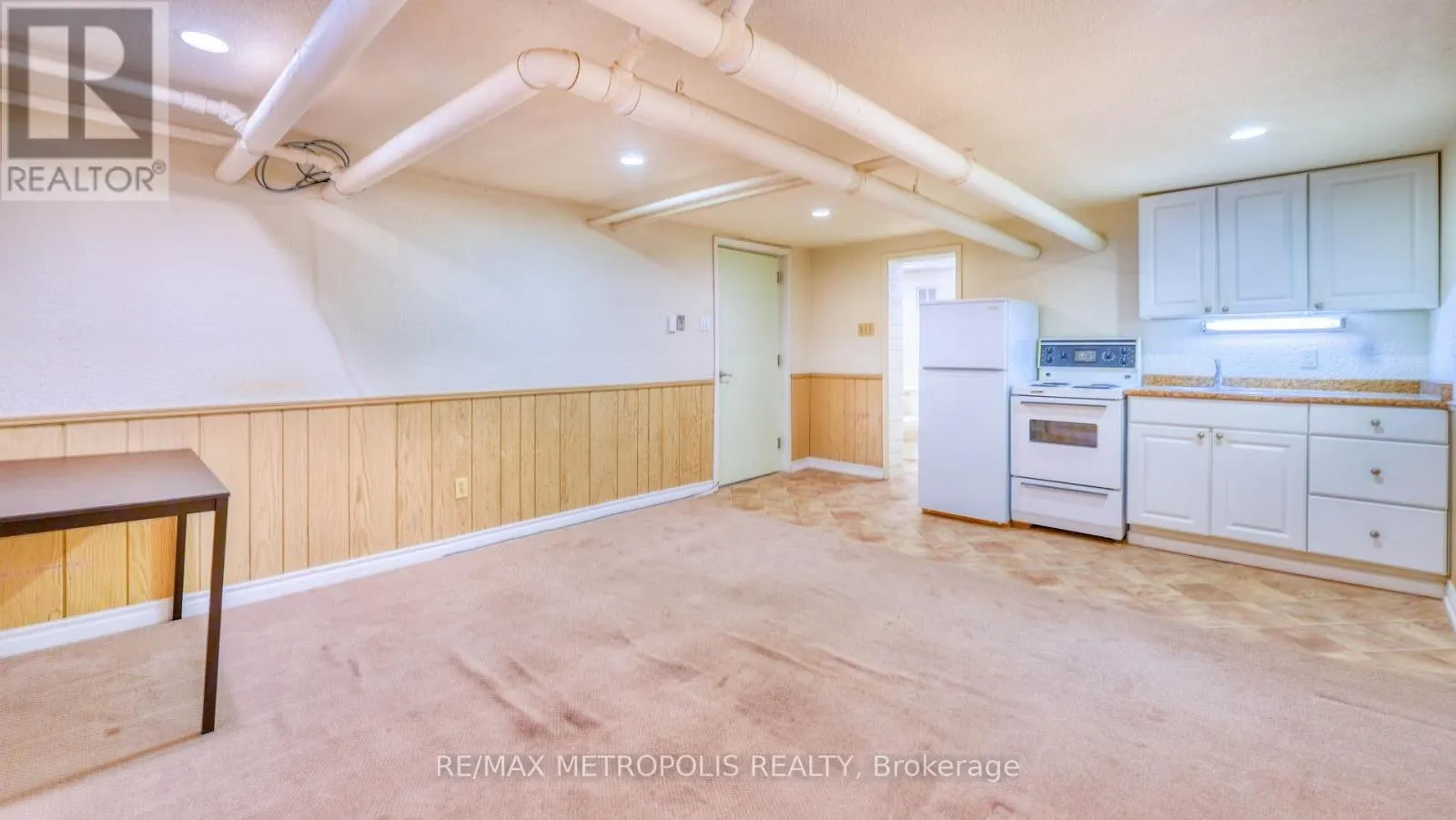 BASEMENT #6 - 1110 SIMCOE STREET S