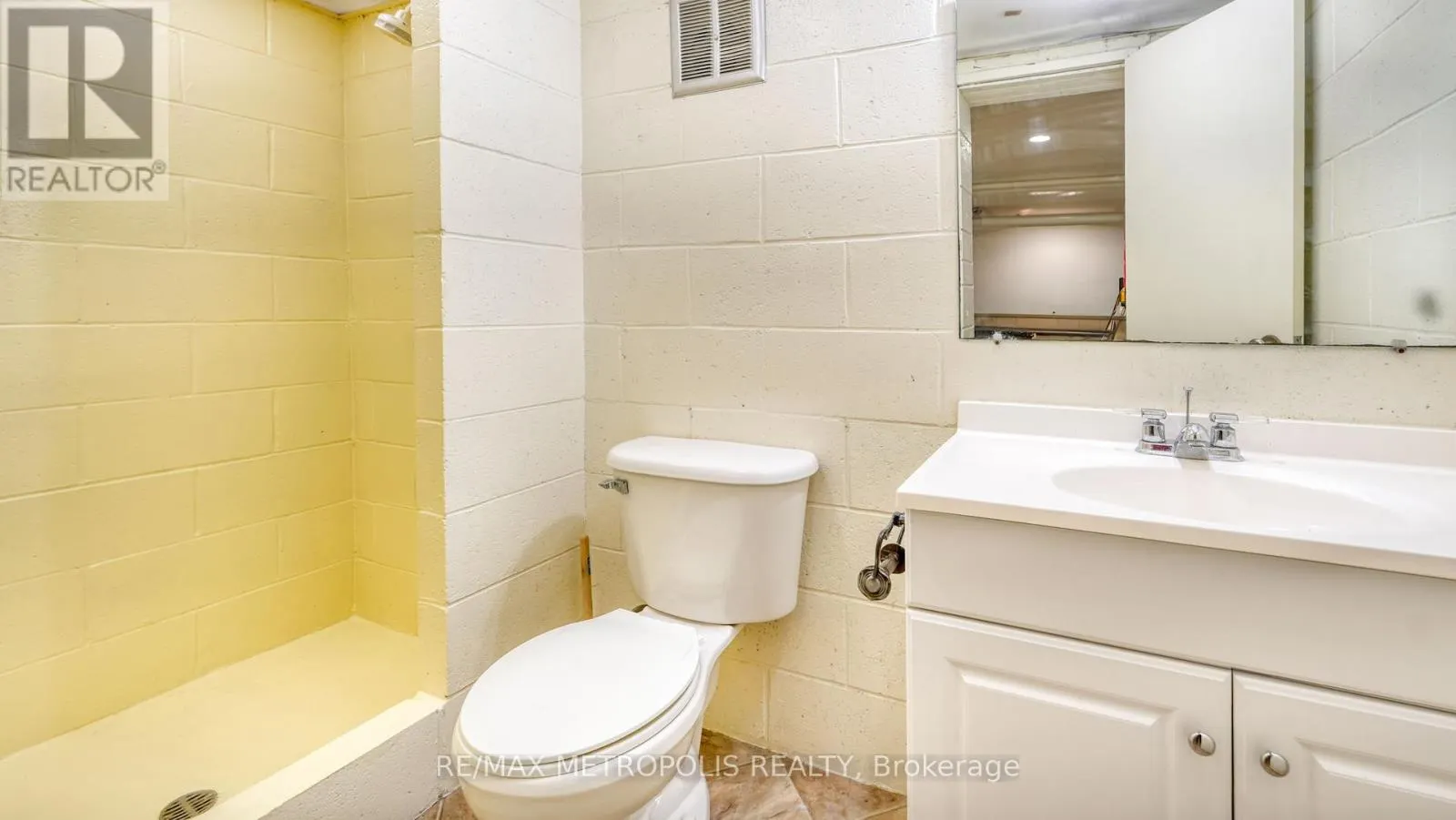 BASEMENT #6 - 1110 SIMCOE STREET S