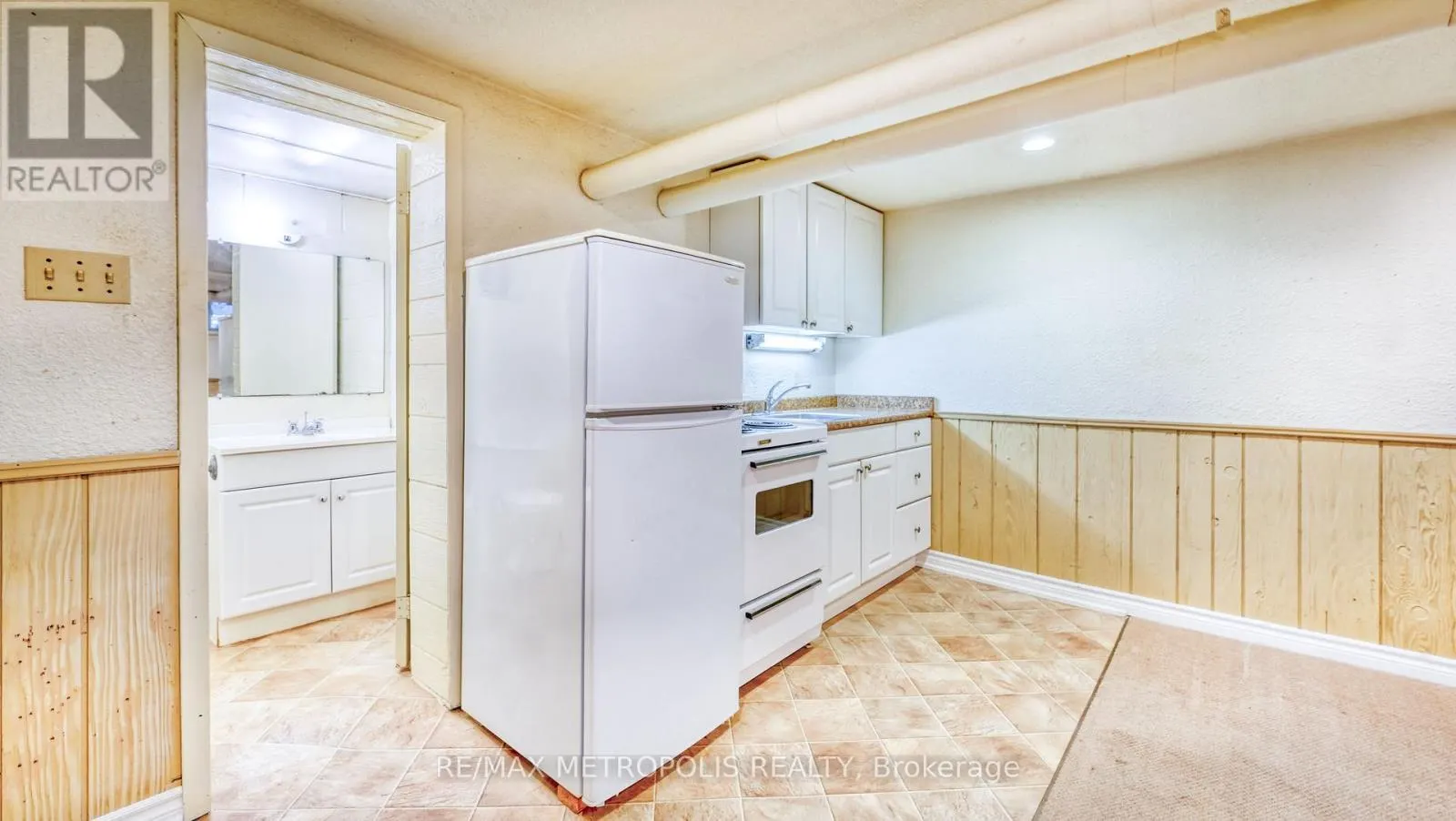 BASEMENT #6 - 1110 SIMCOE STREET S