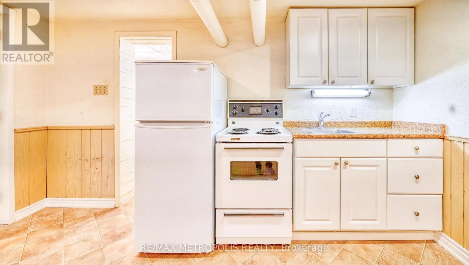 BASEMENT #6 - 1110 SIMCOE STREET S
