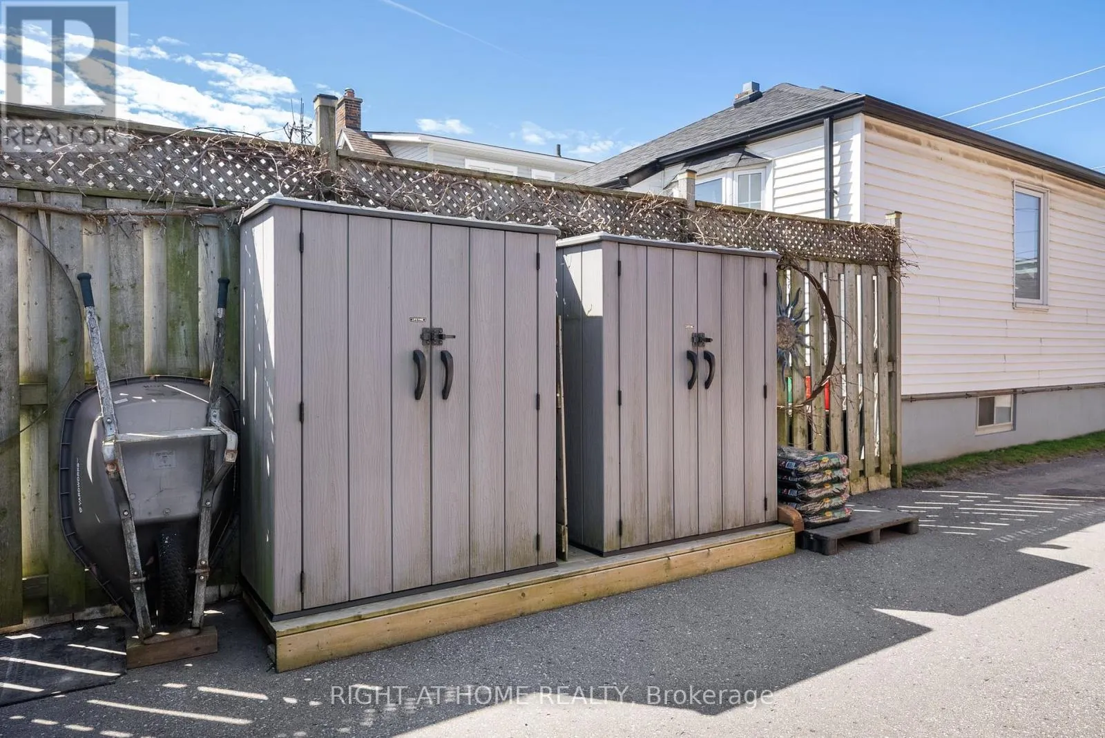 739 ALBERT STREET