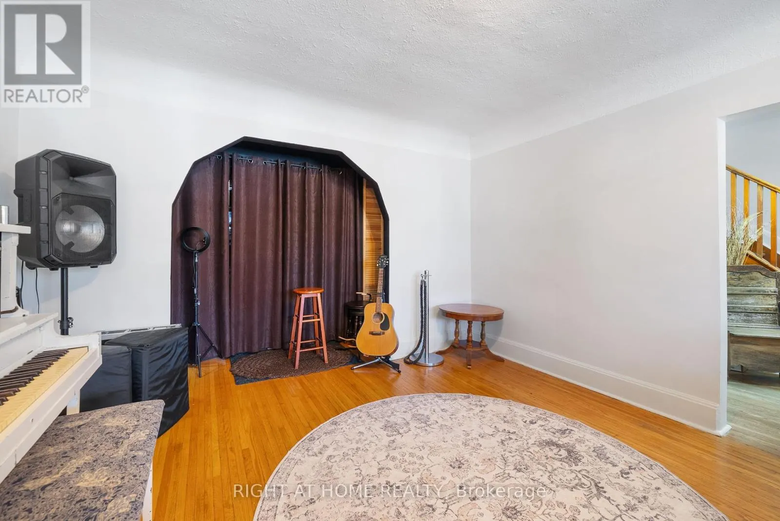 739 ALBERT STREET