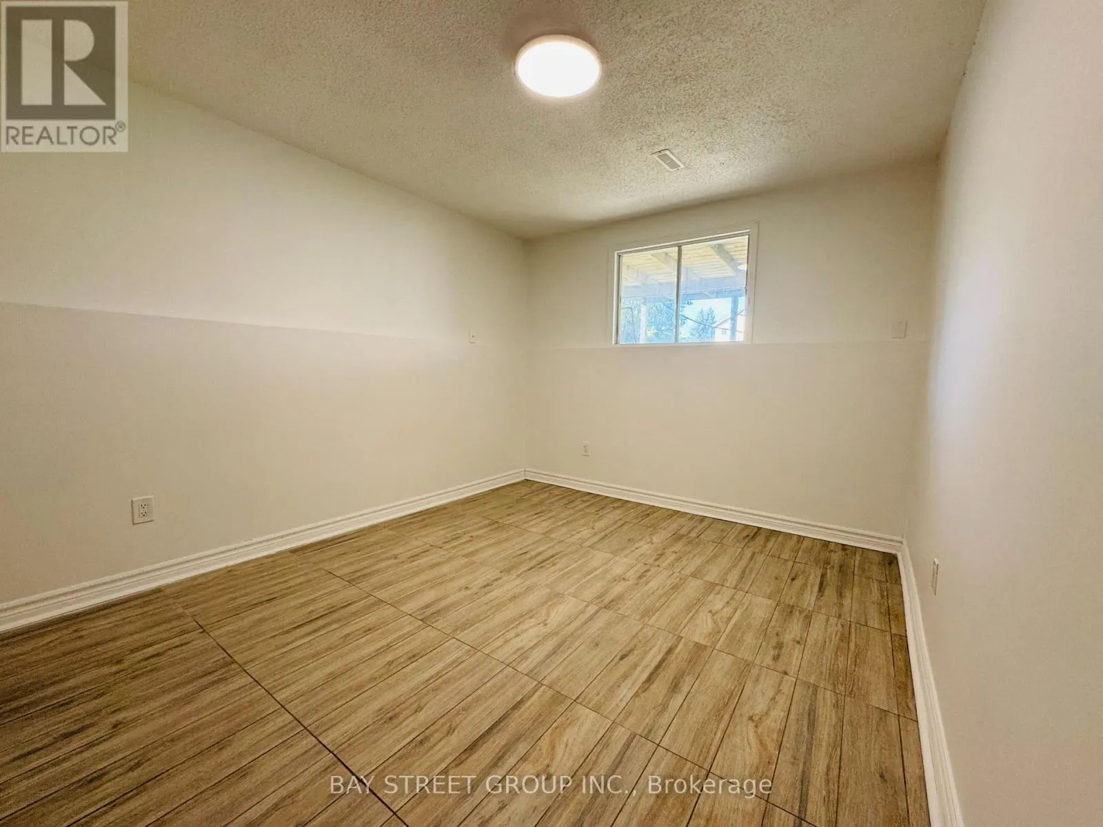 2 - 1448 OUTLET DRIVE