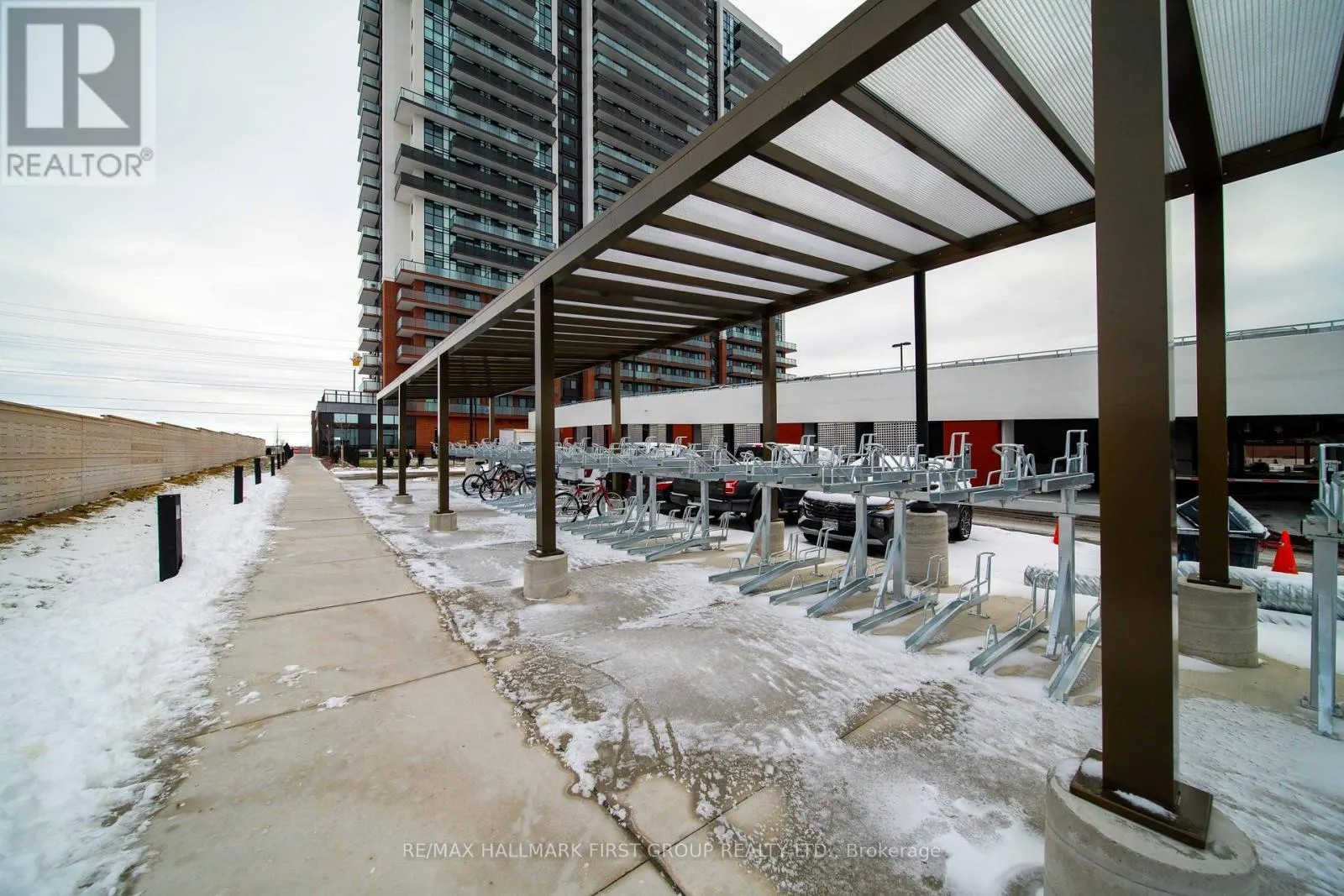 1220 - 2550 SIMCOE STREET N
