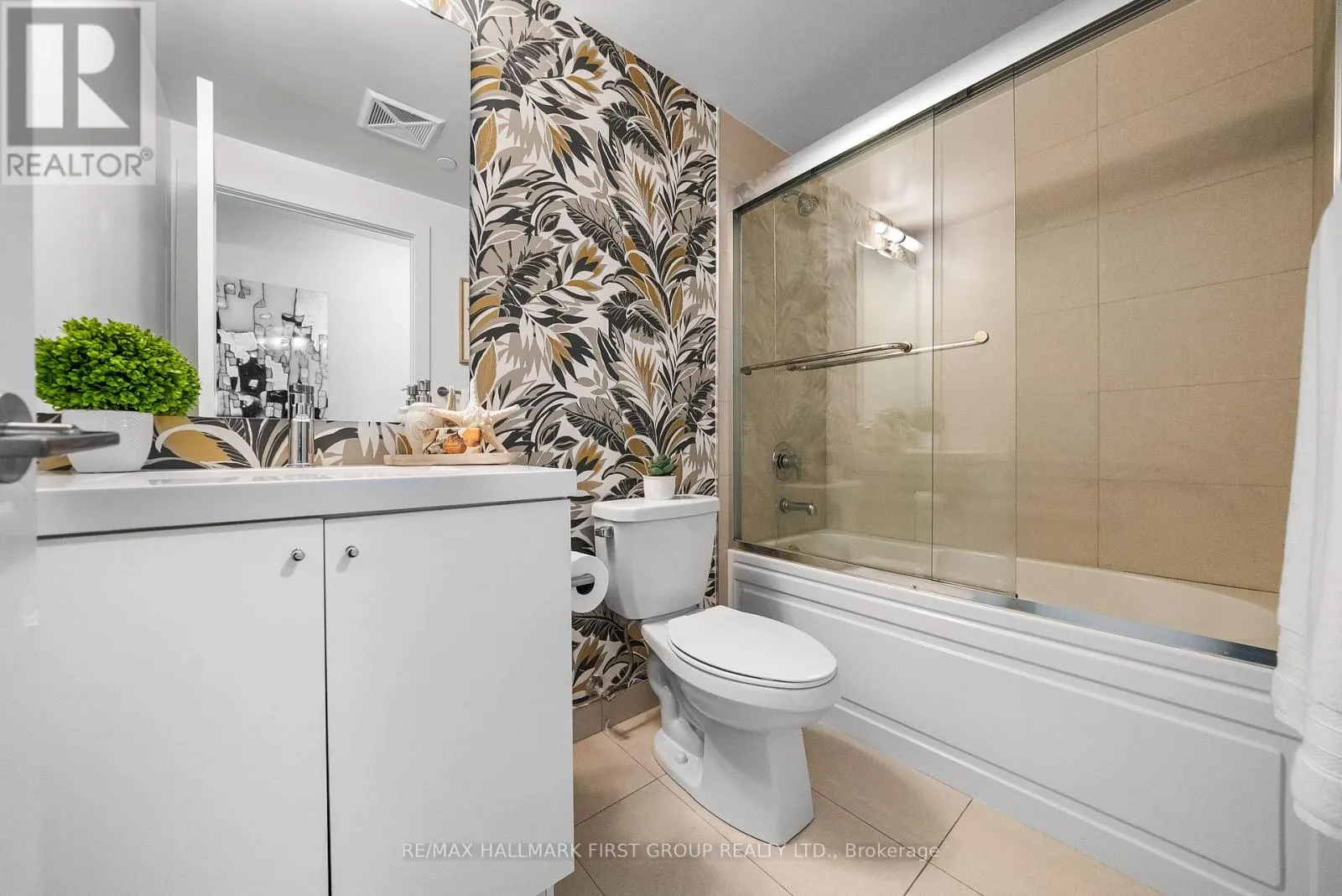 1220 - 2550 SIMCOE STREET N