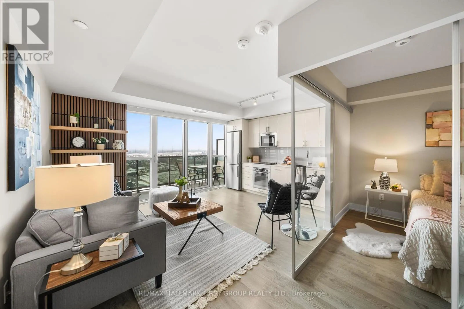 1220 - 2550 SIMCOE STREET N
