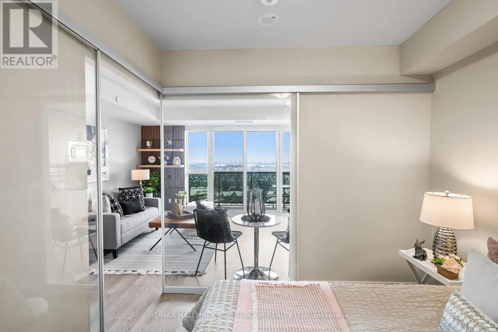 1220 - 2550 SIMCOE STREET N