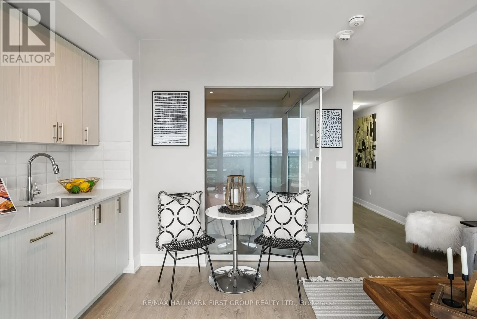 1220 - 2550 SIMCOE STREET N