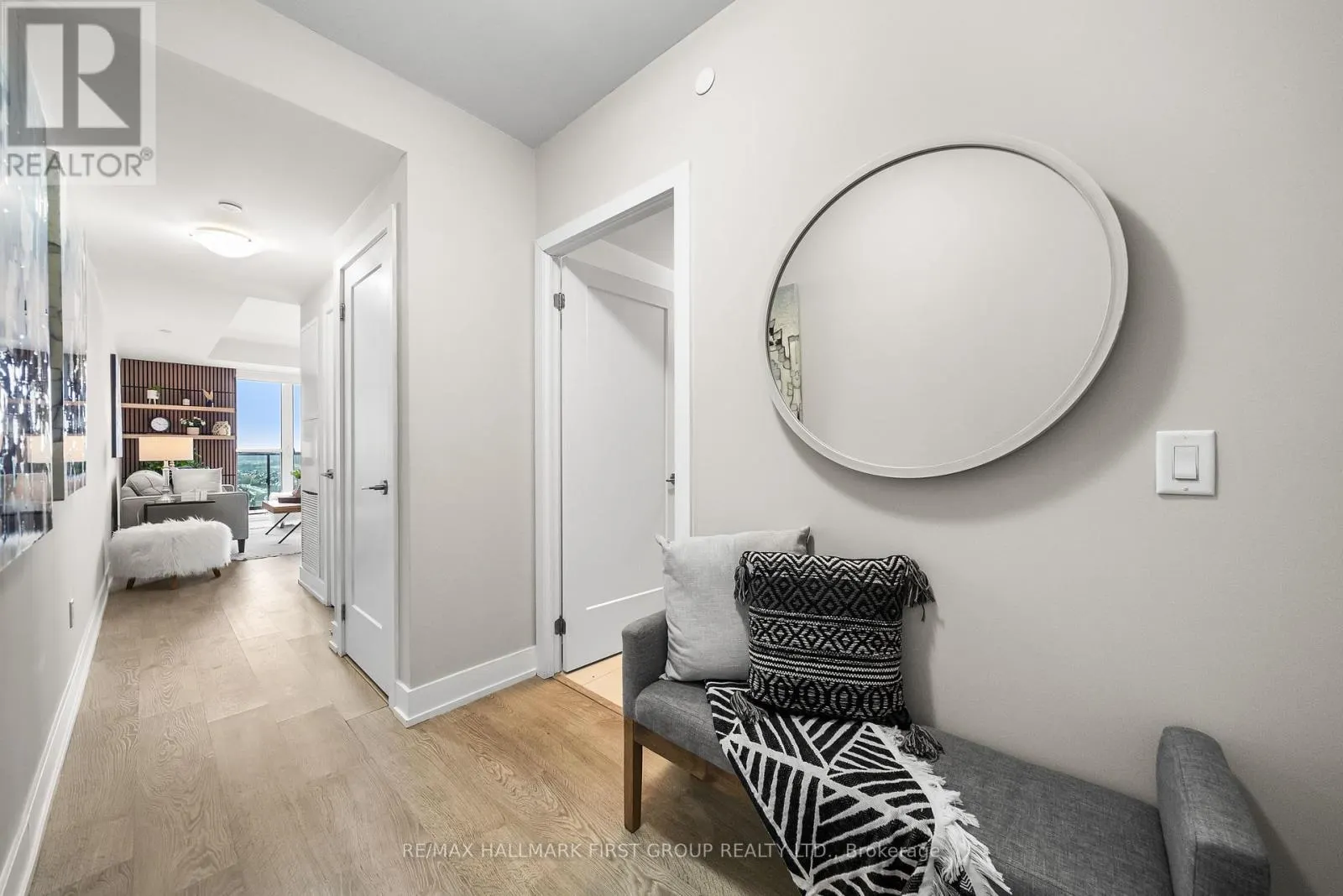 1220 - 2550 SIMCOE STREET N