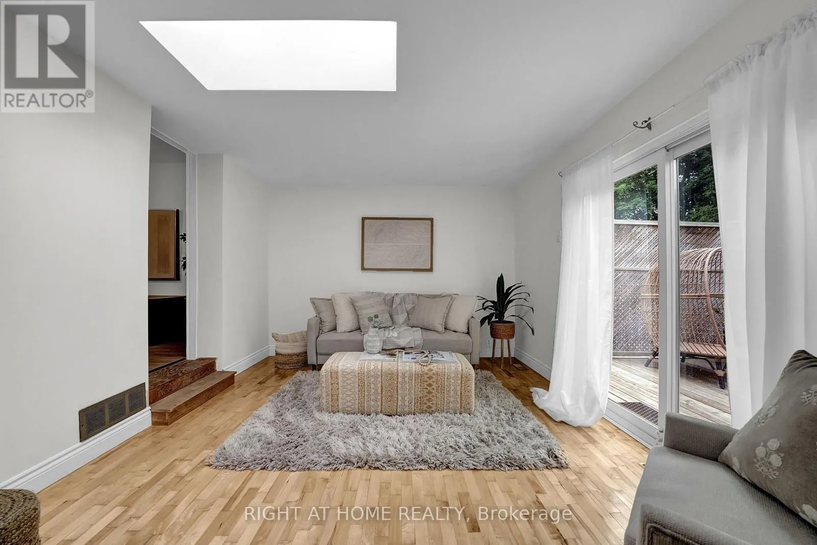 84 OSHAWA BOULEVARD N