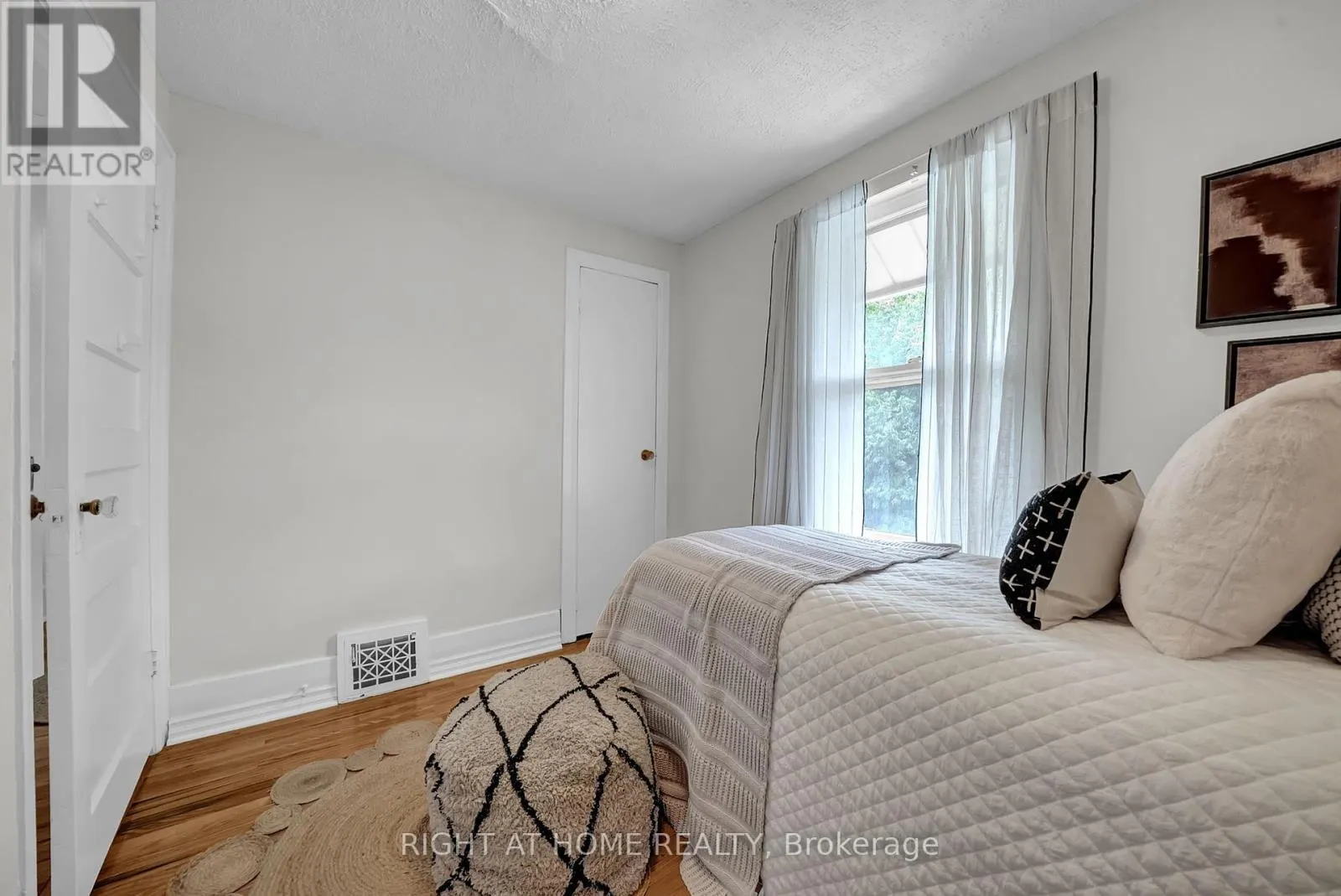 84 OSHAWA BOULEVARD N