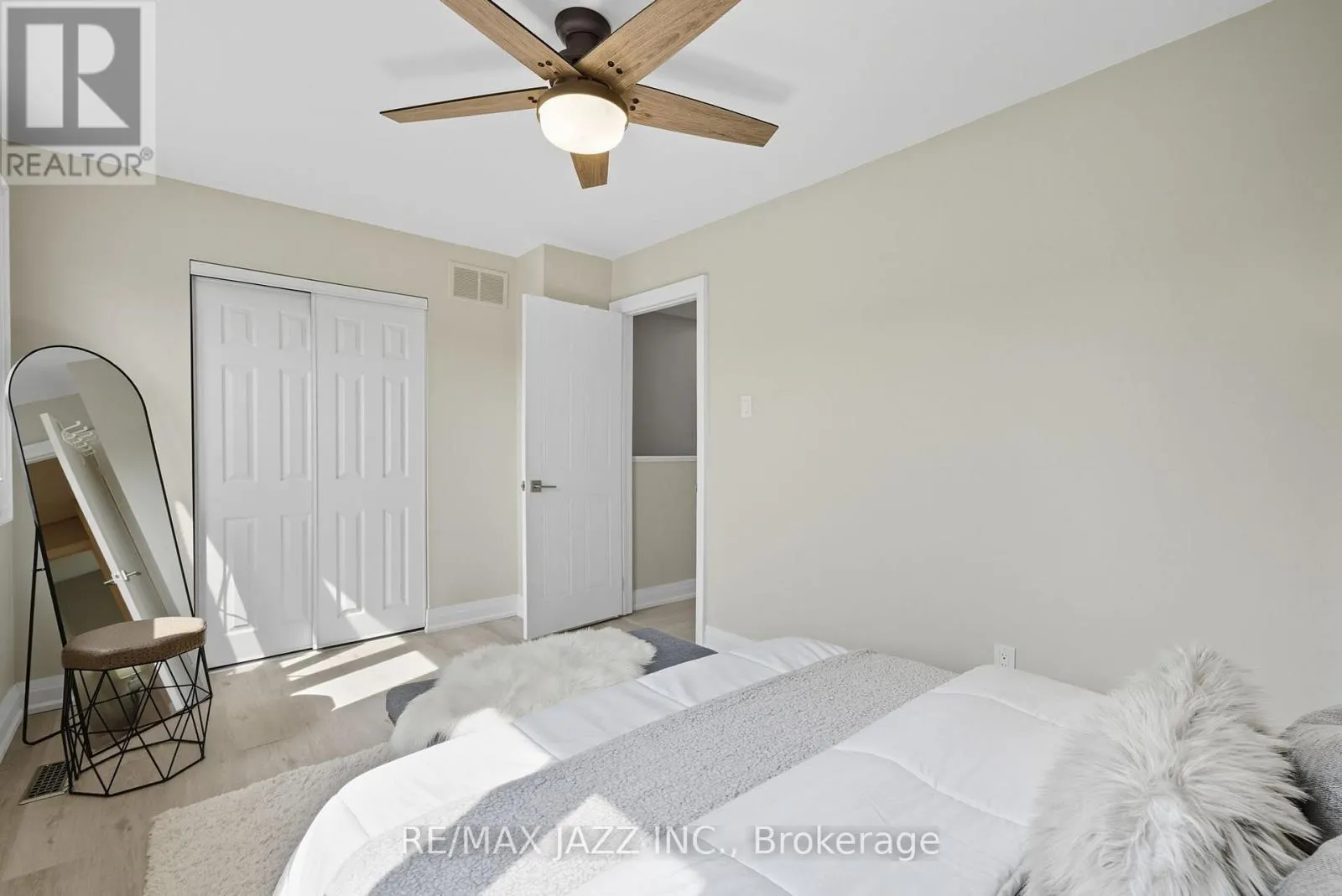 34 - 811 WILSON ROAD N, #34