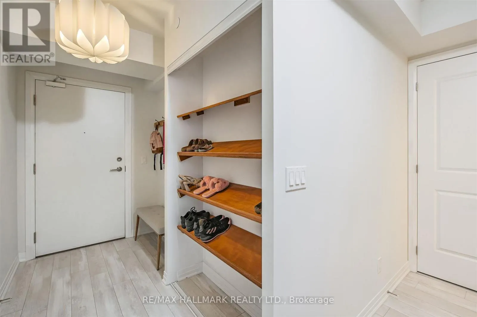 321 - 1630 QUEEN STREET E