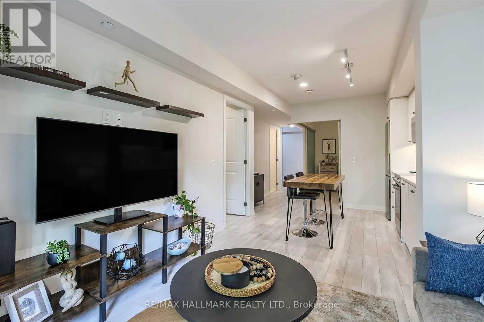 321 - 1630 QUEEN STREET E