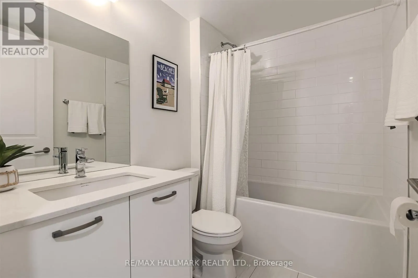 321 - 1630 QUEEN STREET E