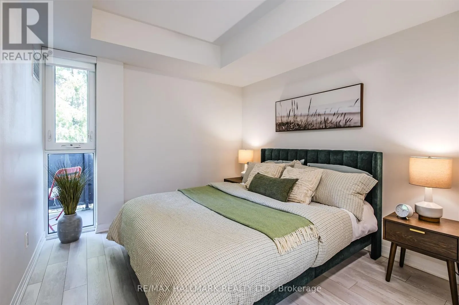 321 - 1630 QUEEN STREET E