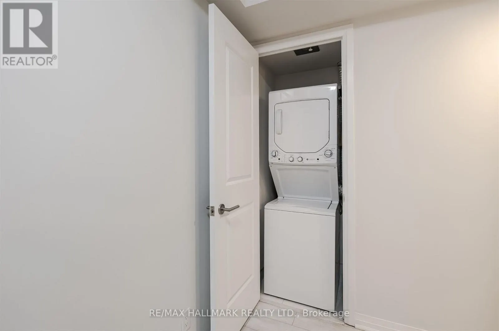 321 - 1630 QUEEN STREET E