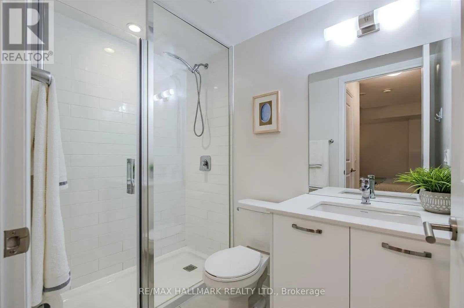 321 - 1630 QUEEN STREET E