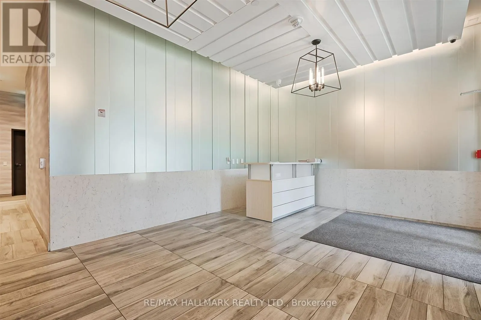 321 - 1630 QUEEN STREET E