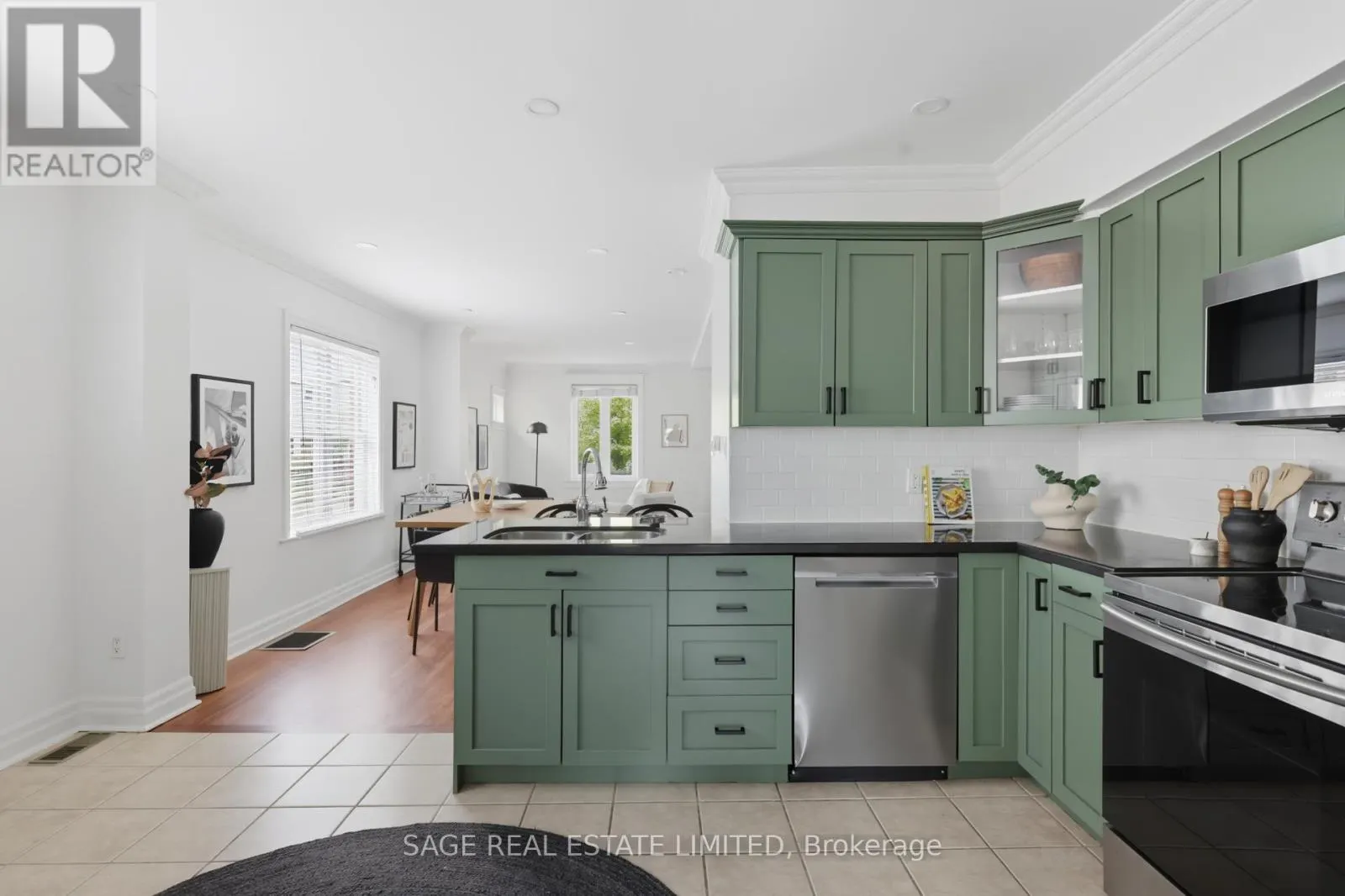 2021 GERRARD STREET E