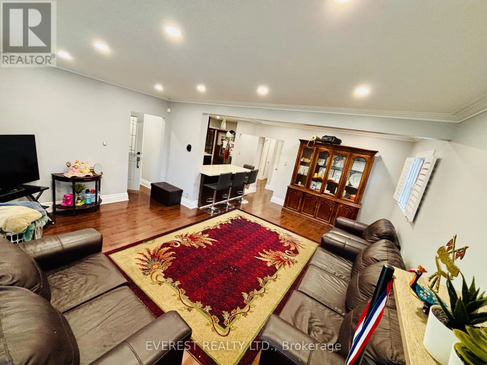 6 MARETTA AVENUE