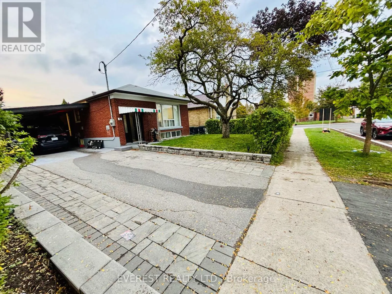 6 MARETTA AVENUE