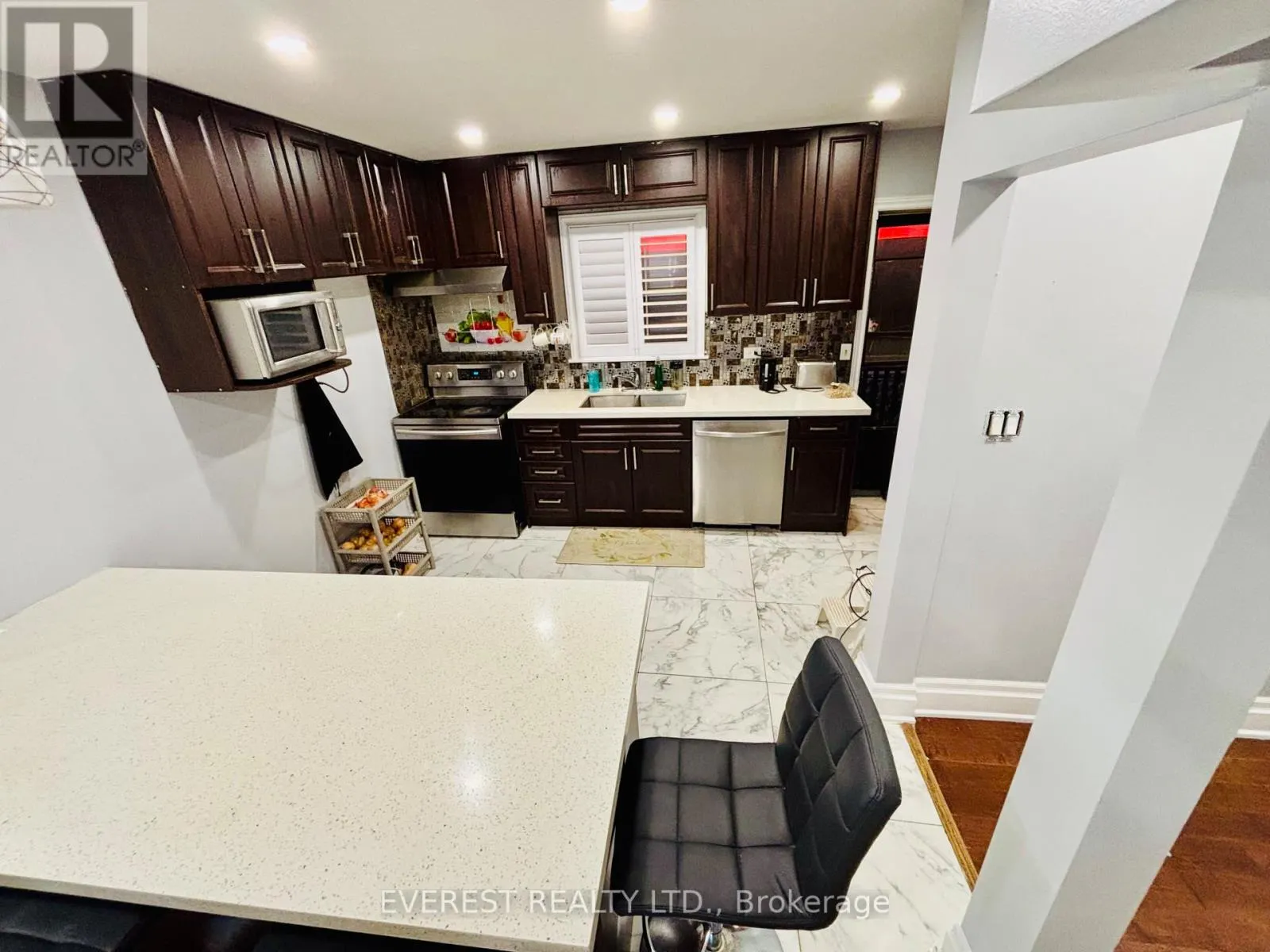6 MARETTA AVENUE