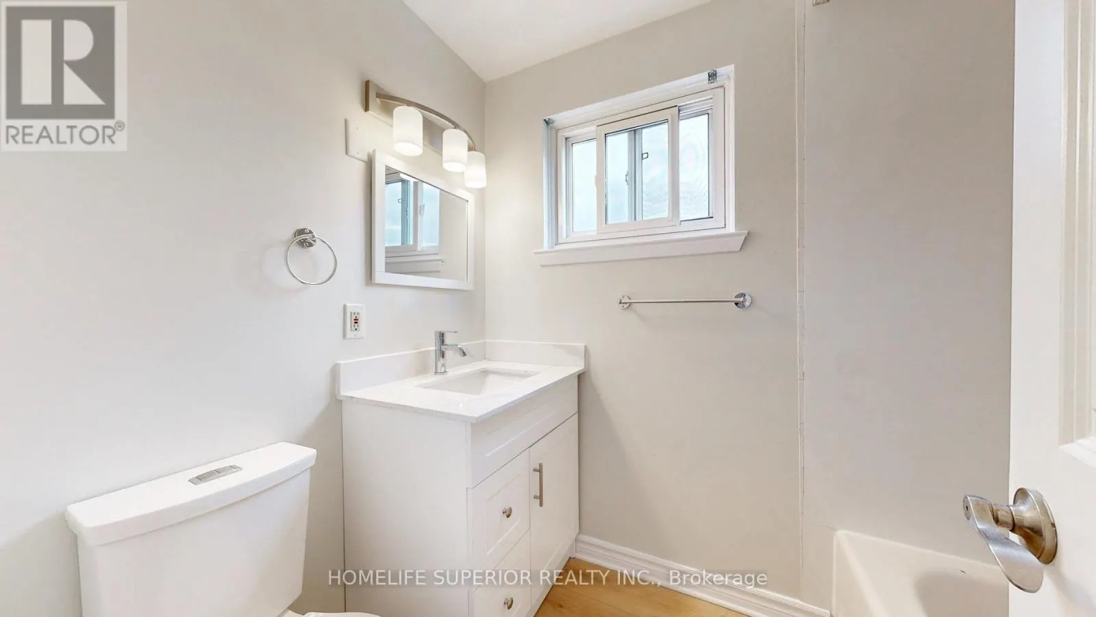 380 VANCOUVER CRESCENT