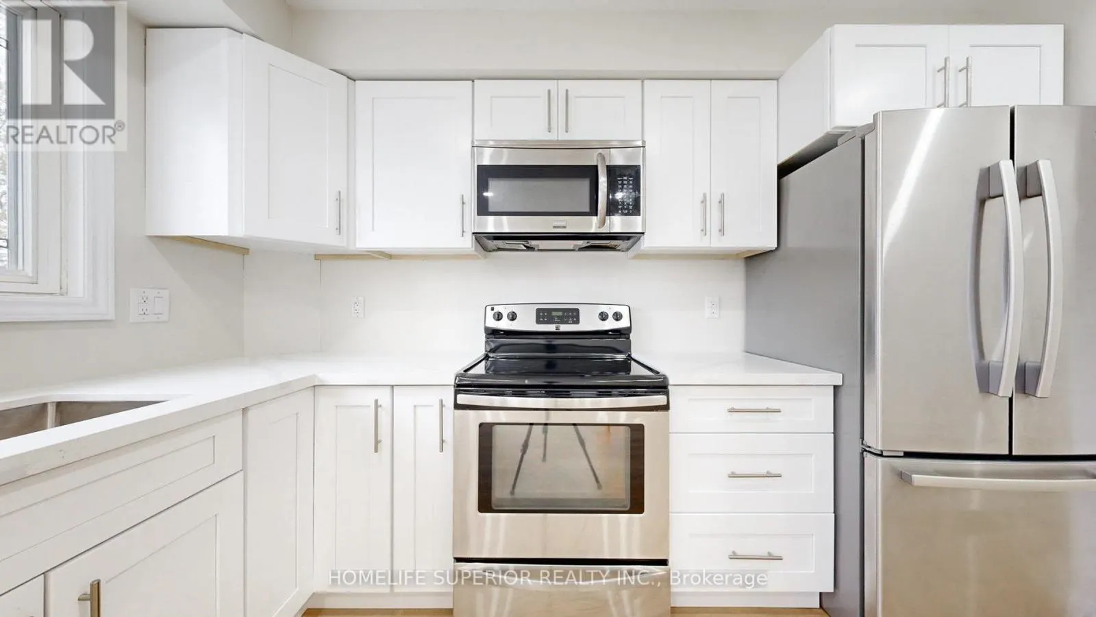 380 VANCOUVER CRESCENT