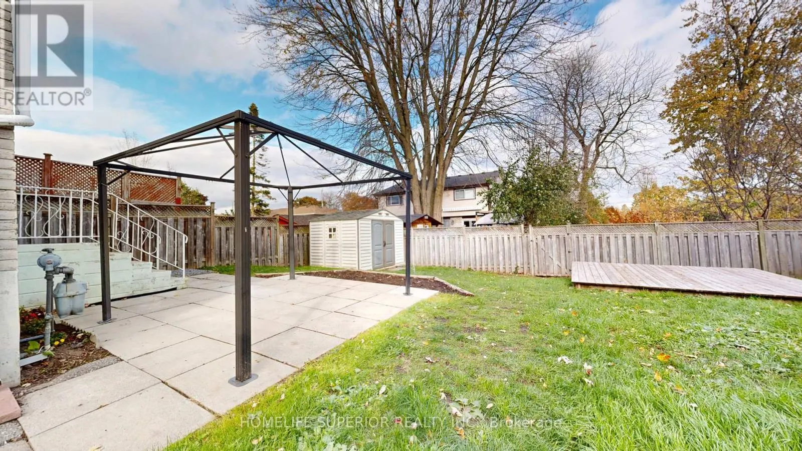 380 VANCOUVER CRESCENT