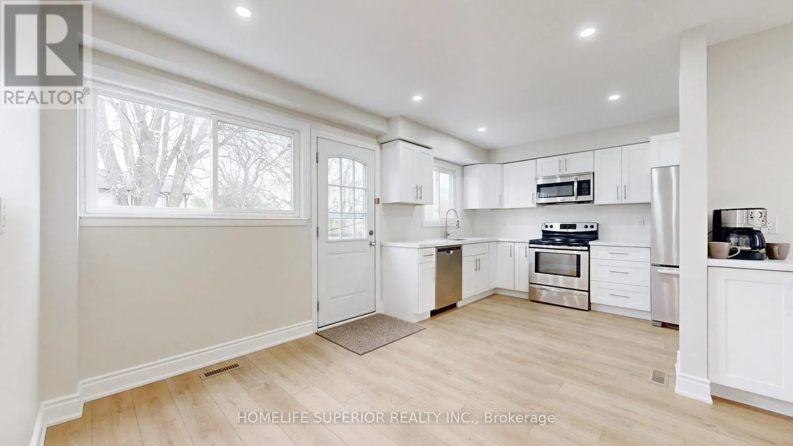 380 VANCOUVER CRESCENT