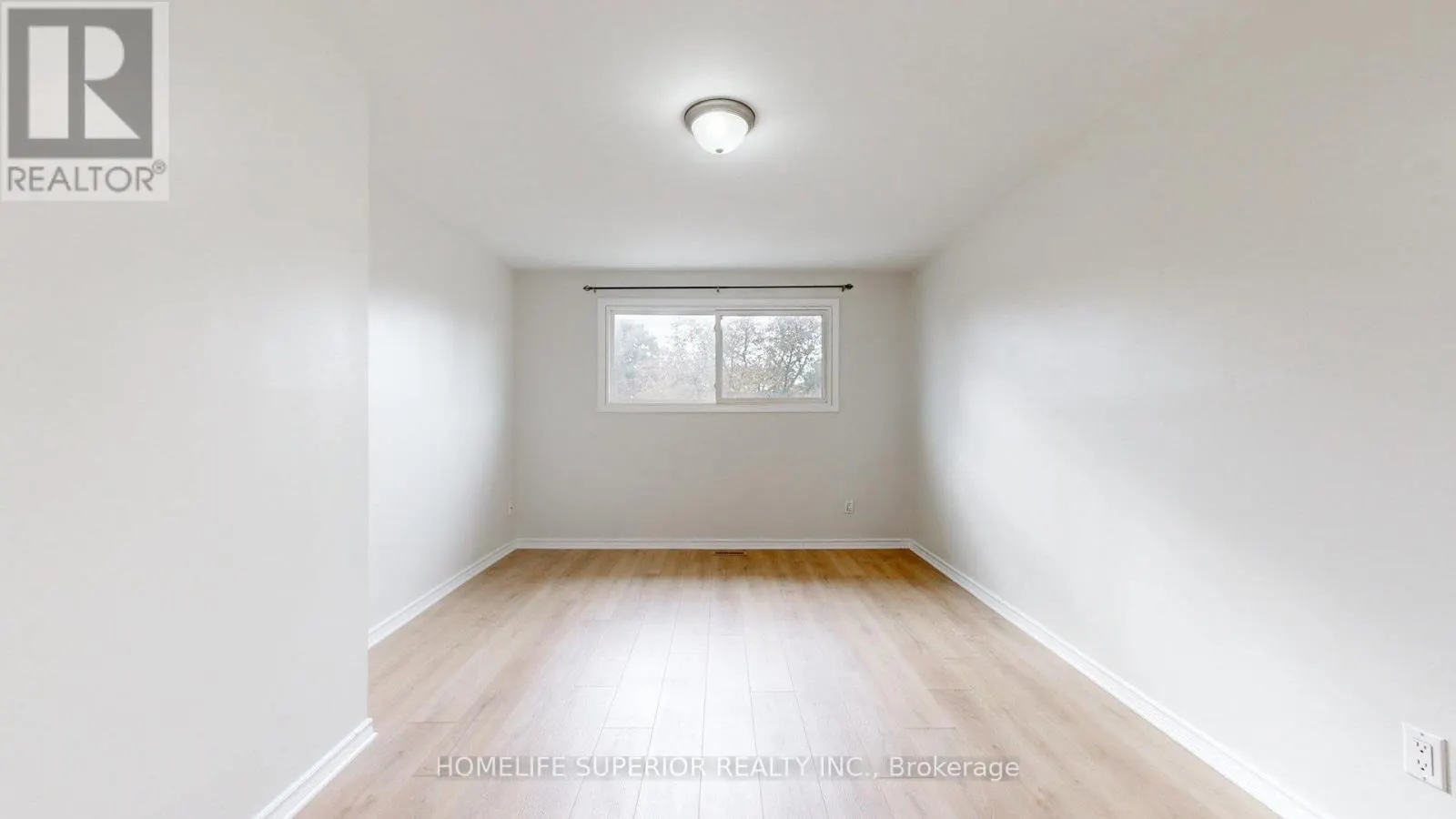 380 VANCOUVER CRESCENT