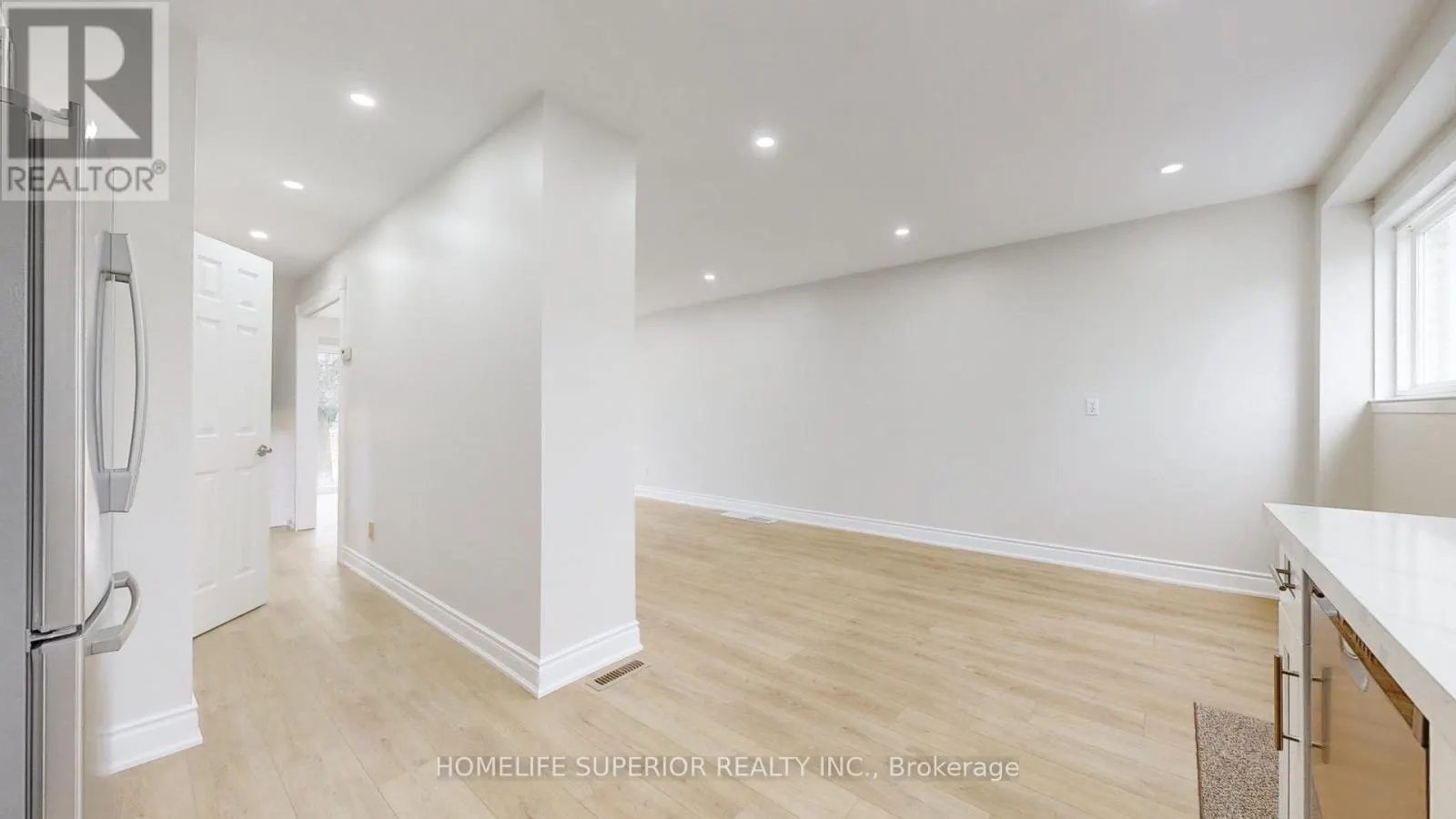 380 VANCOUVER CRESCENT