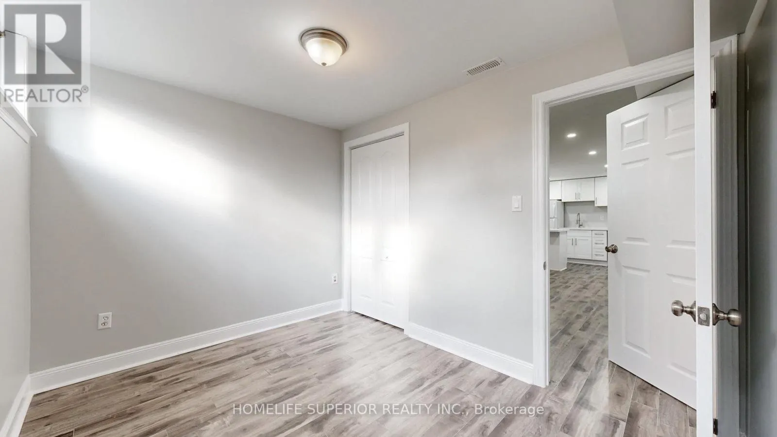 380 VANCOUVER CRESCENT