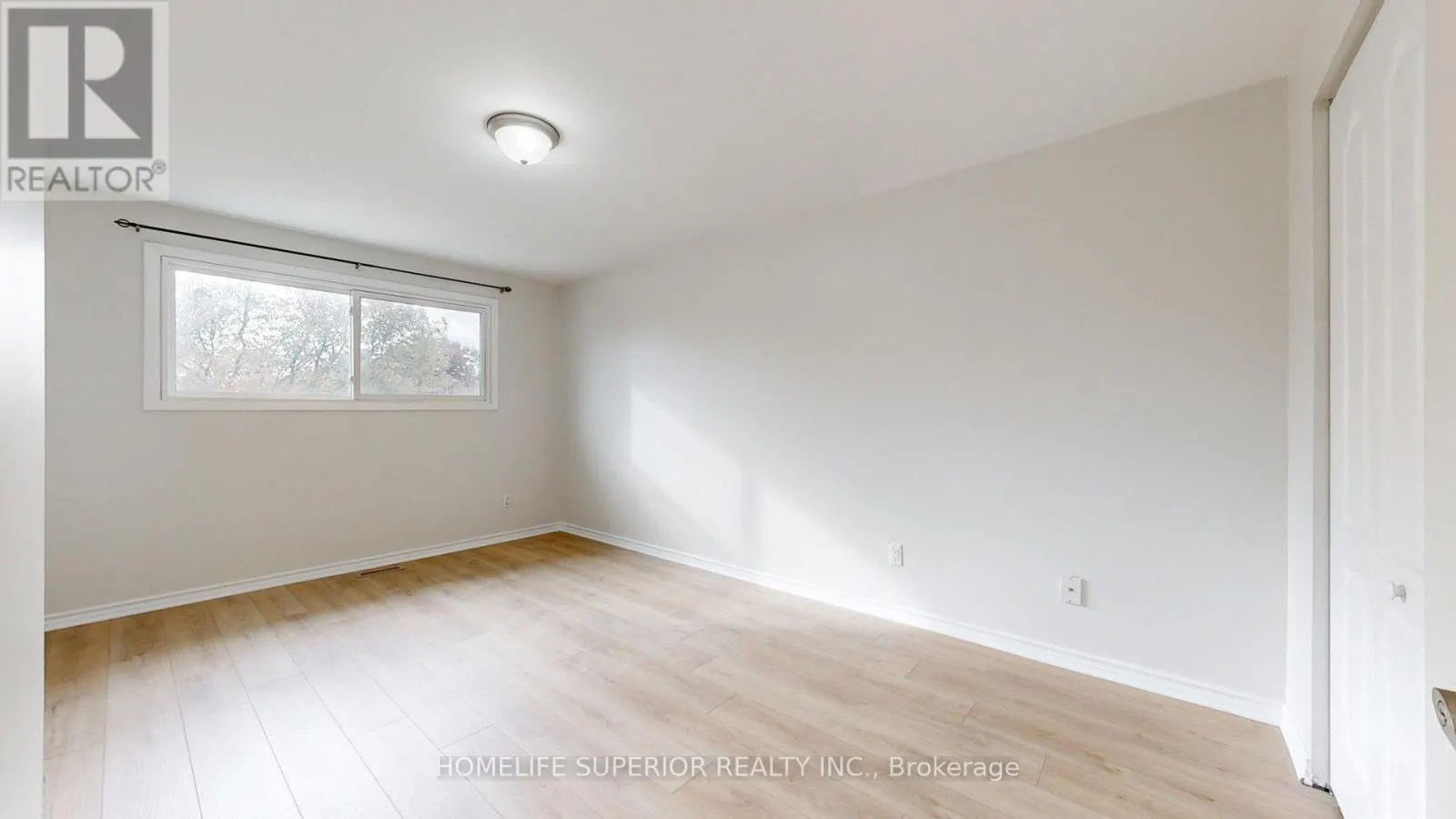380 VANCOUVER CRESCENT