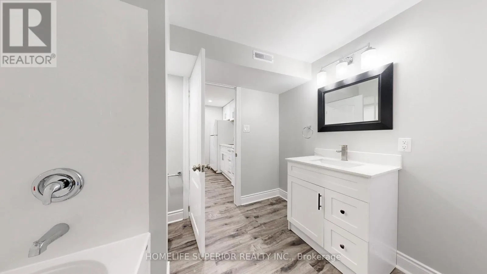380 VANCOUVER CRESCENT