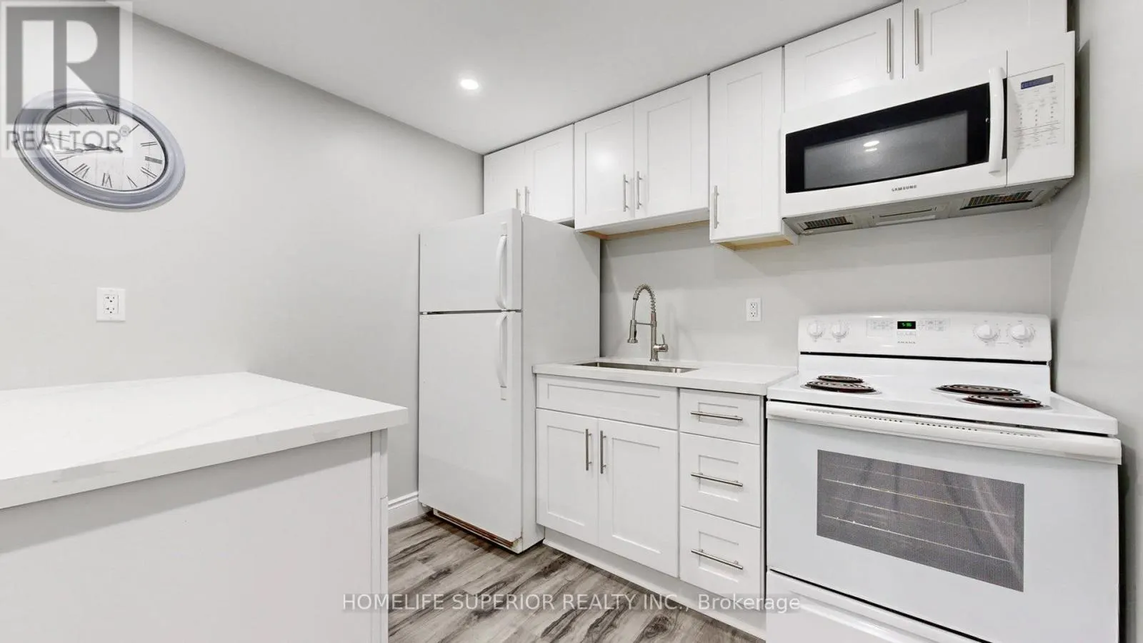 380 VANCOUVER CRESCENT