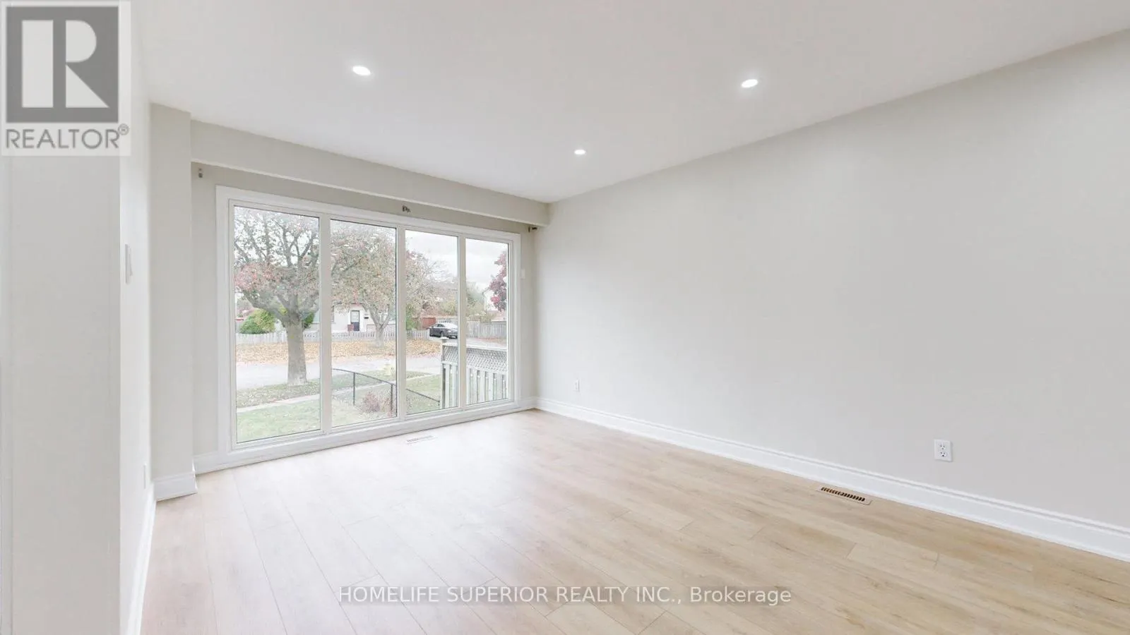 380 VANCOUVER CRESCENT