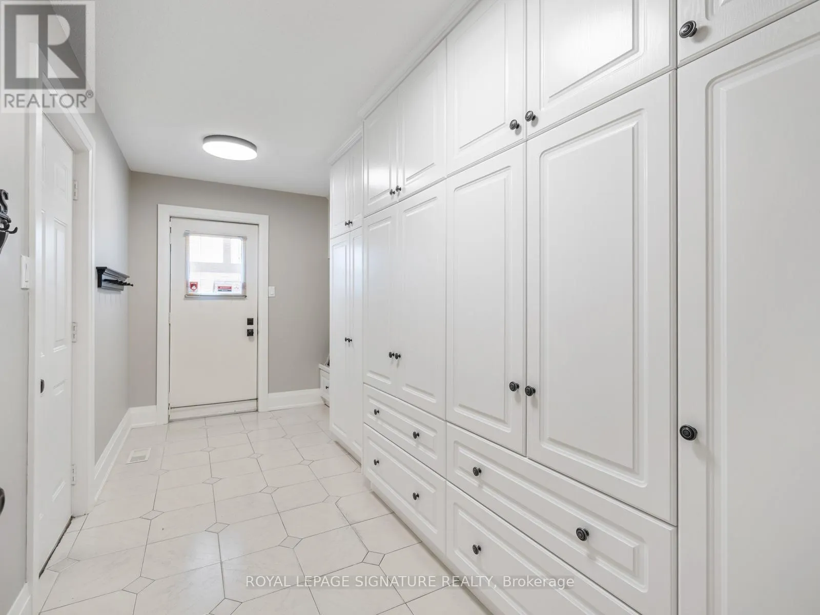 32 RAMBLEWOOD DRIVE