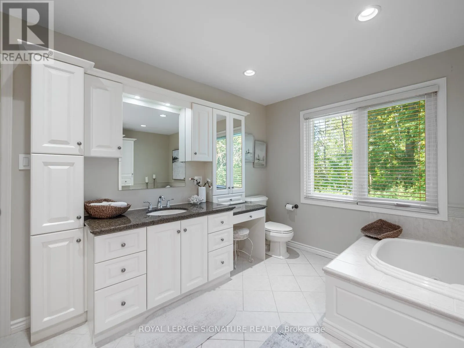 32 RAMBLEWOOD DRIVE
